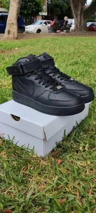 AIRFORCE ONE MID NEGRO