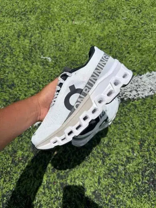 ON RUNNING BLANCO