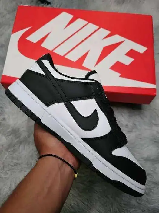 SB DUNK PANDA