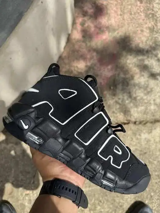 UP TEMPO BLACK